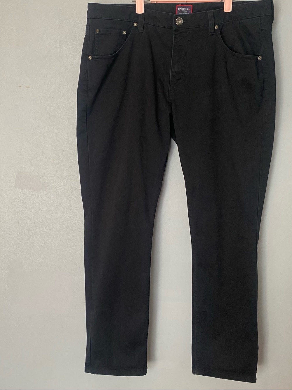 UNTUCKit Men’s Straight-Leg Black Jeans